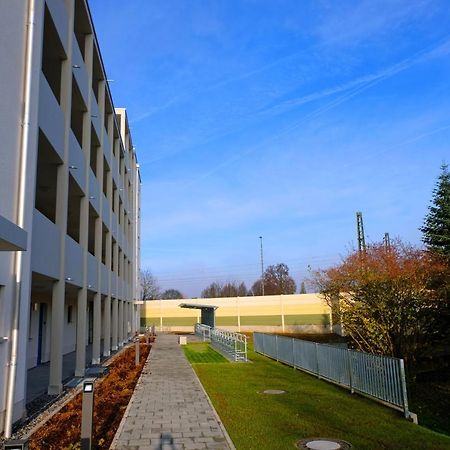 Design Apartment Nr 2 Mit Terrasse Und Parkplatz Straubing Exterior foto